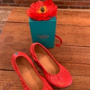 Poppy Tieks size 7